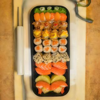 Sushi salmon com hot 24