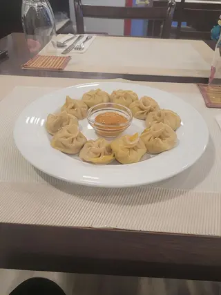 Nepoli Momos Veg 8 pieces 