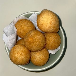 Bolinha de Queijo porção com 10 unid.