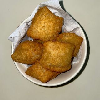 Almofadinhas de queijo e fiambre 10 unid.
