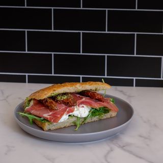 Focaccia Presunto Serrano e Stracciatella