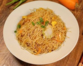 069. Massa de Arroz Salteado