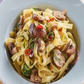 Tagliatelle  com Fiambre  e  Cogumelos
