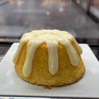 Mini Bolo Massa Branca c/ cobertura