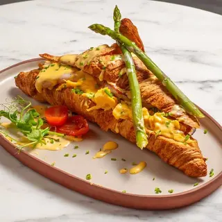 Croissant Benedict