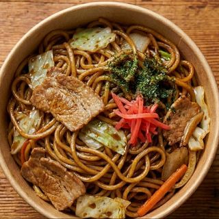 Yakisoba de Frango Panado with Egg