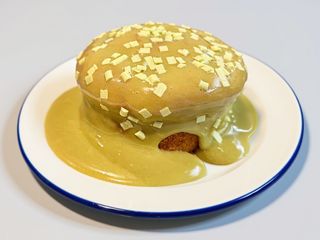 Mini vulcão pistache e geleia frutas vermelhas