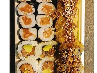 609 Sushi frito com maki Salmão