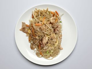 Massa de Arroz com Porco