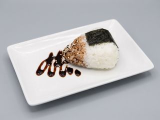Onigiri de salmao 1unidade