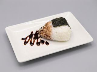 Onigiri de salmao cozido 1unidade