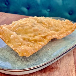Pastel Frango e Queijo