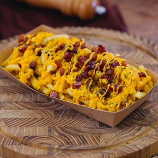 Batata Frita com Cheddar e Bacon
