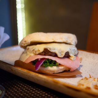 Hambúrguer Artesanal em Pão