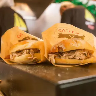Menu 2 Sandes de Leitão e Bebida