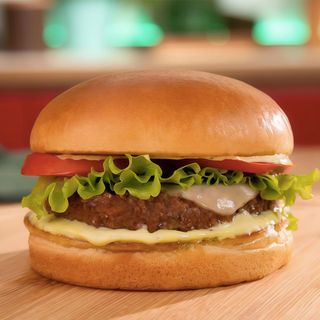 Hambúrguer de Carne Clássico com batata frita