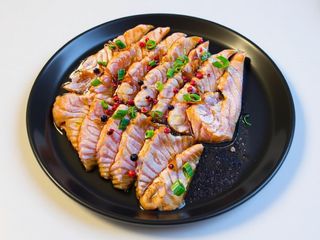 Sashimi Salmão Braseado (6 Peças)