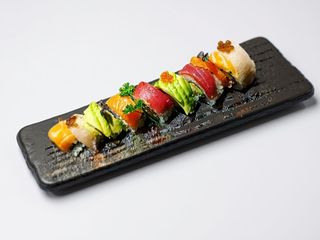 Uramaki Rainbow (8 Peças)