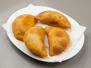 Empanada Pollo Queso y Tocineta