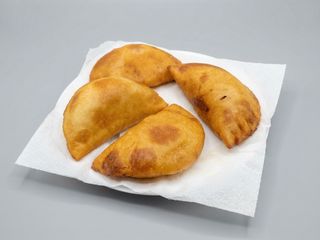Empanada Caraota con Queso