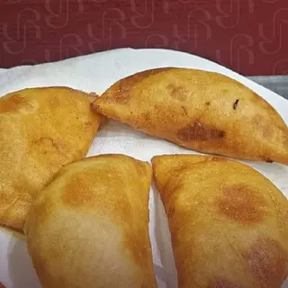 Empanada Pollo con Queso