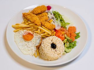 Panado frango no prato