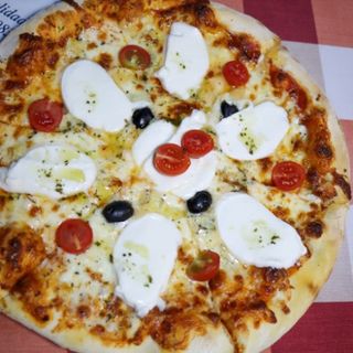 Pizza Quatro Queijos Média