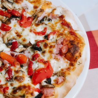 Pizza Pescatore Média