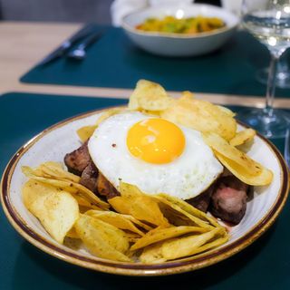 Naco  Argentino com Alheira  e Ovo