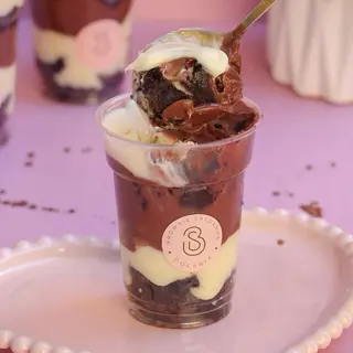 Brownie no pote Nido e Brigadeiro