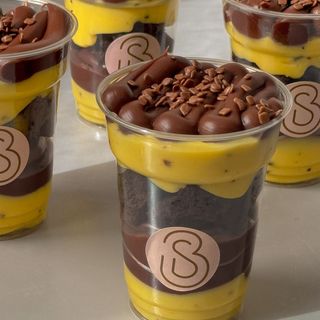 Brownie pote Maracujá com chocolate