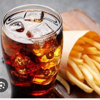 Bebida e batata frita