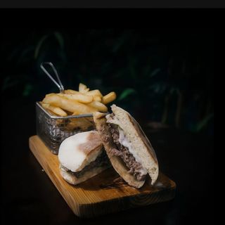 Hamburger (Sanduíche) + Batata + Bebida