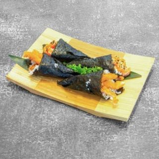 A19A Temaki de Salmão + Temaki de Gambas Panadas
