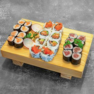 A14 Maki E Califórnia Com Ovas