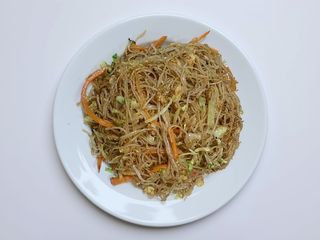 Massa de arroz com vegetais 