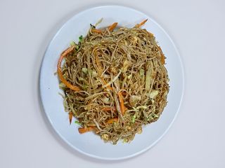Massa de arroz com galinha