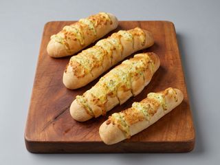 Base de Pizza com Manteiga de Alho e Queijo