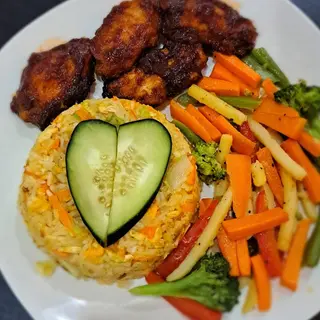 Egg rice+berbecue asas de frango+salted vegetables