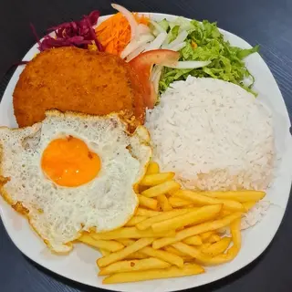 Menu cordon bleu frango no prato