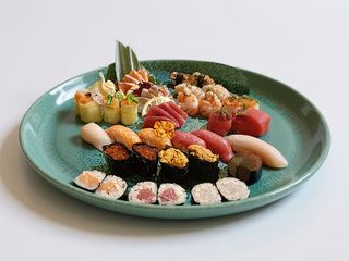 Sushi & Sashimi 16