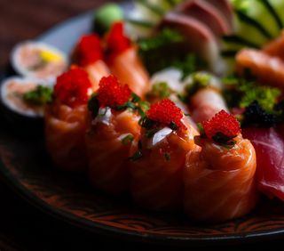 Gunkan de Salmão Braseado e Teriyaki