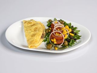 Omelete com 2 Ingredientes com Salada
