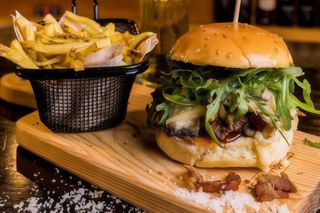 Button e Bacon Burger