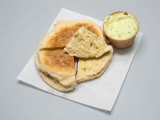 Bolo do Caco com Manteiga de Alho