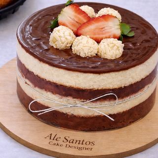 Naked Cake 12CM- Serve 4 pessoas.