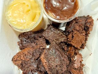 Brownie Fondue  serve 2 pessoas.