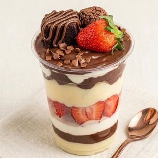 Explosão de Morango e Brownie