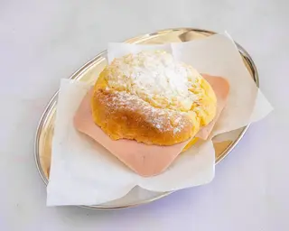 Pão de Deus com Fiambre