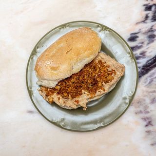 Bifana com Cebola Frita